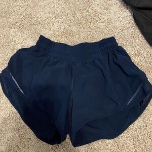 Lululemon Hotty hot shorts size 2 2.5inch inseam